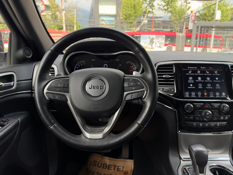 Jeep Grand Cherokee 2022 - Imagen 13 de 20