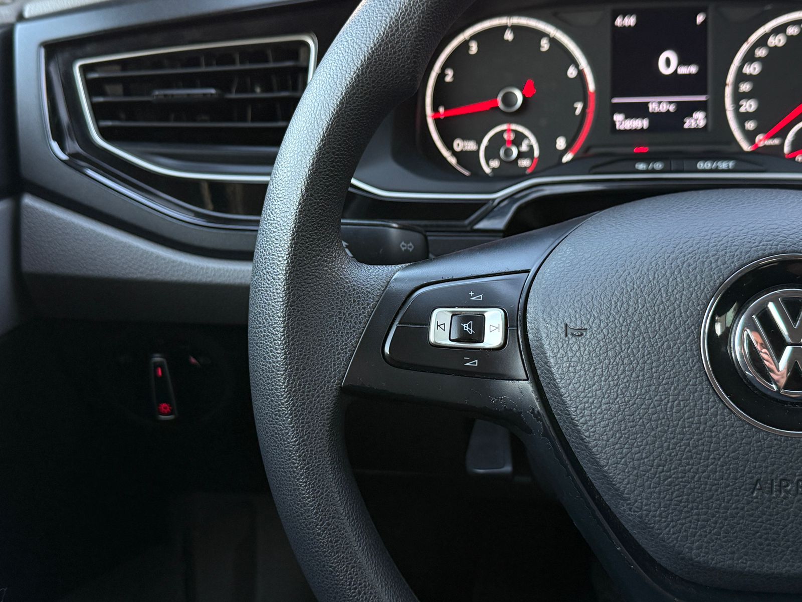 VOLKSWAGEN Polo 2020 - Imagen 14 de 20