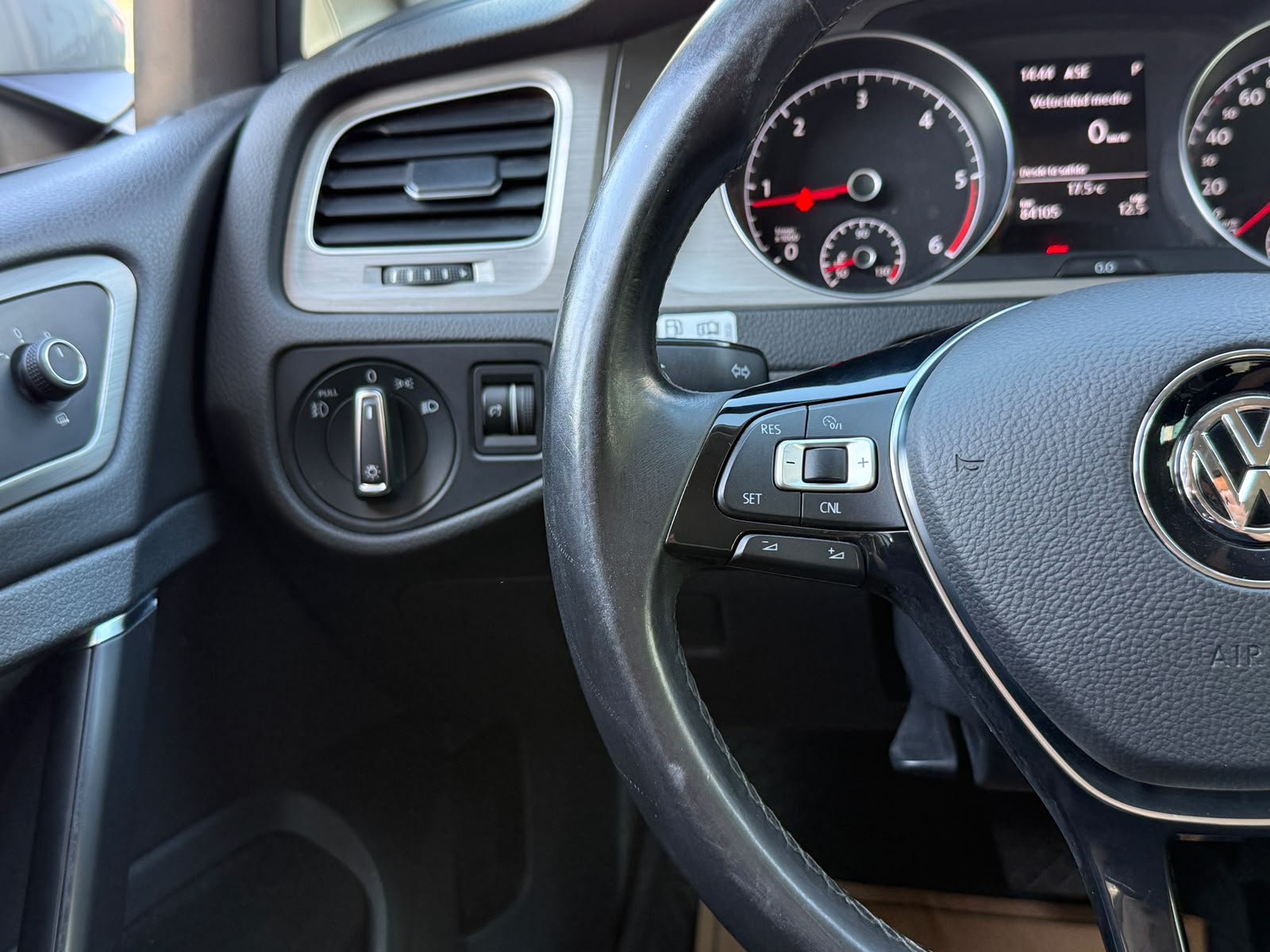 Volkswagen Golf 2017 - Imagen 14 de 20
