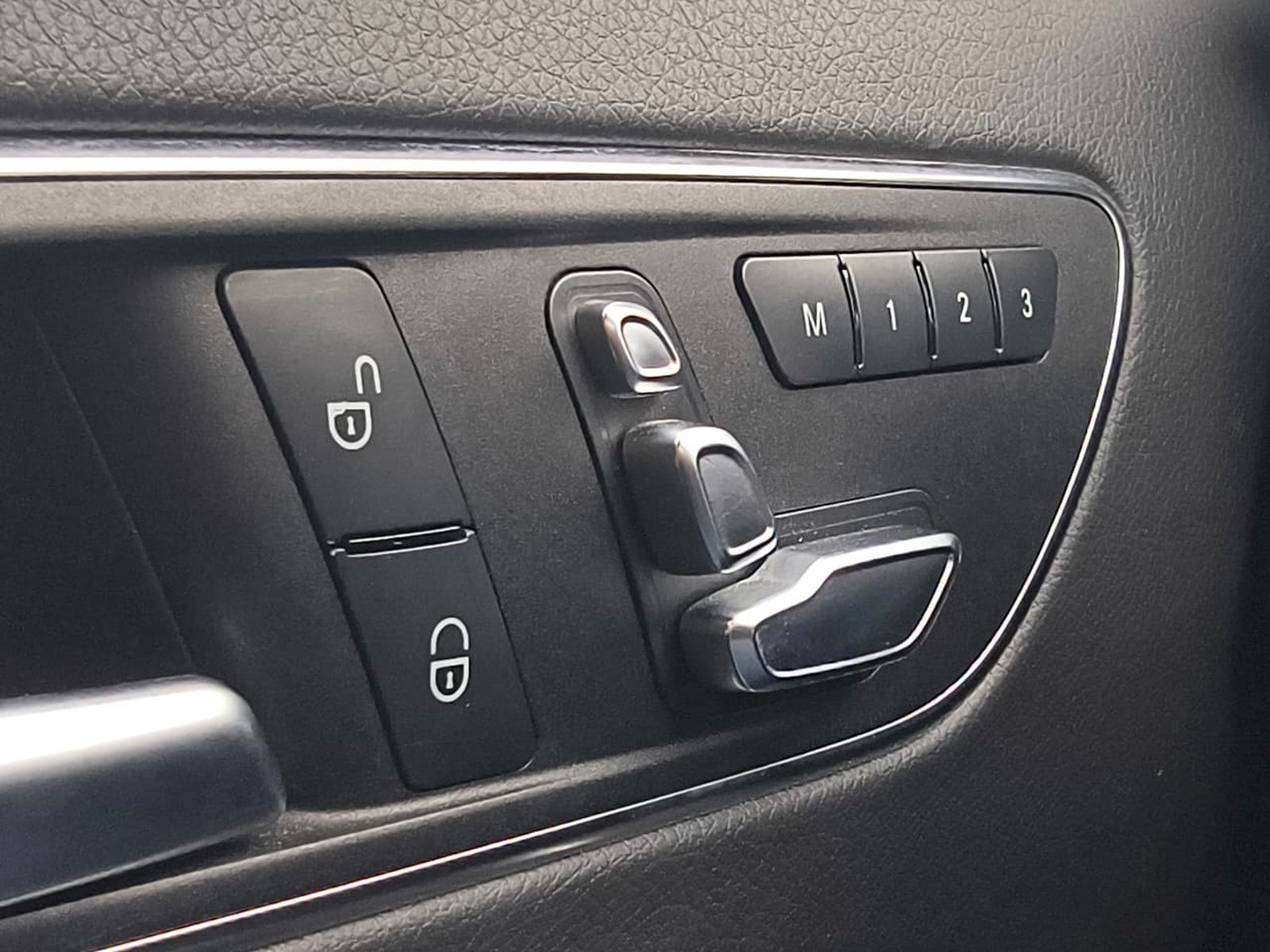 MERCEDES-BENZ A45 2018 - Imagen 18 de 20