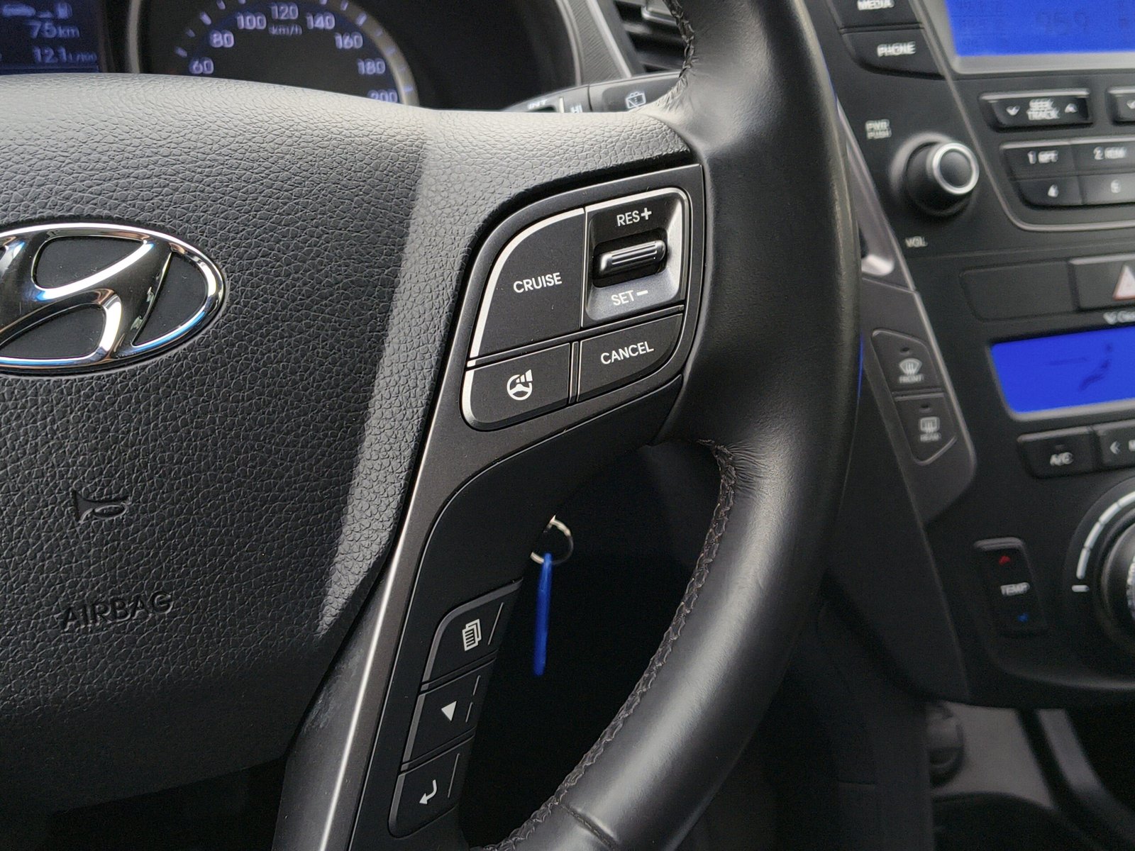 HYUNDAI Santa Fe 1014 - Imagen 15 de 20