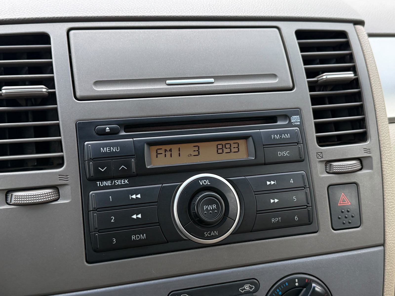 Nissan Tiida 2007 - Imagen 16 de 20