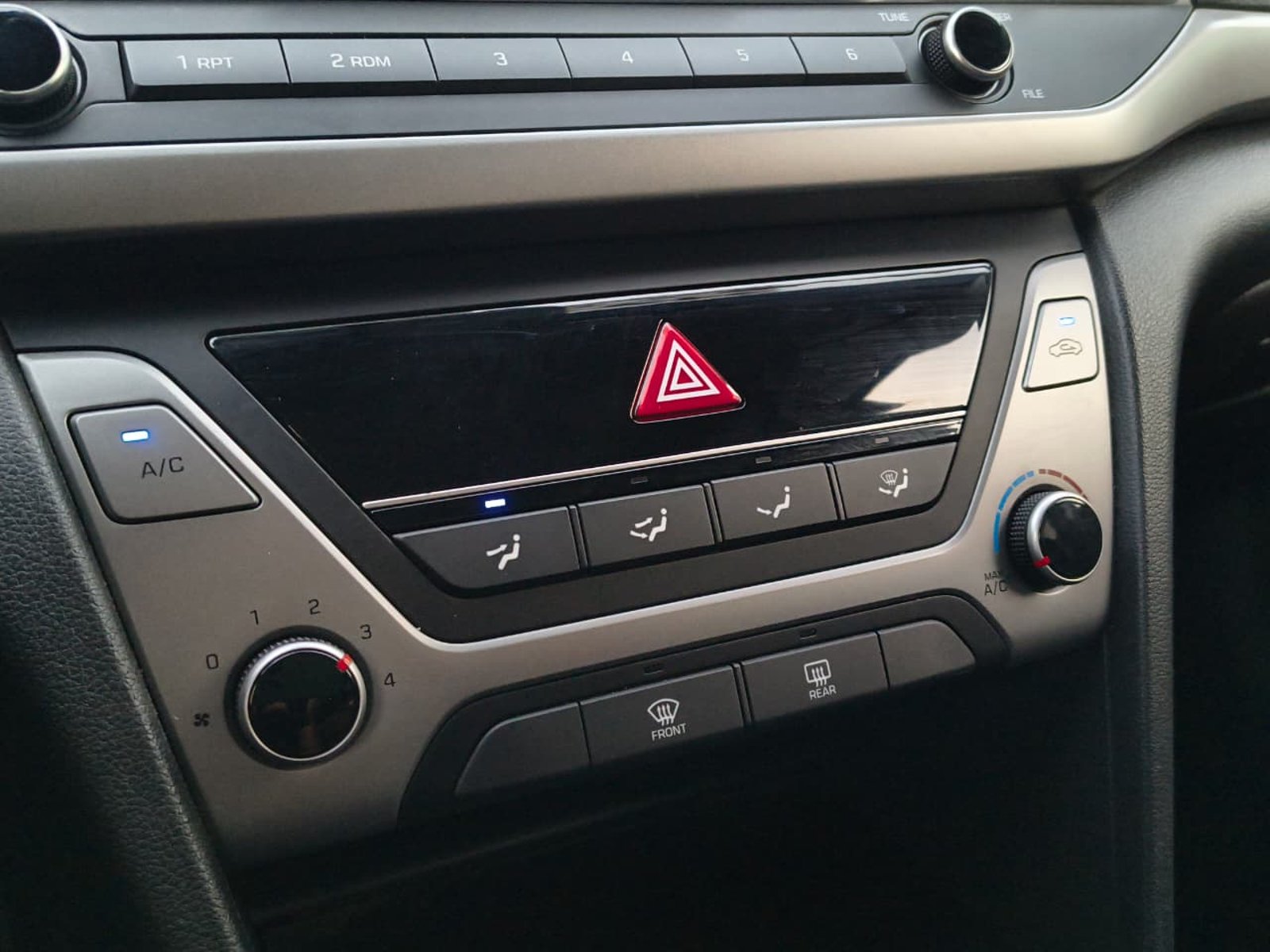 HYUNDAI Elantra 2018 - Imagen 18 de 20