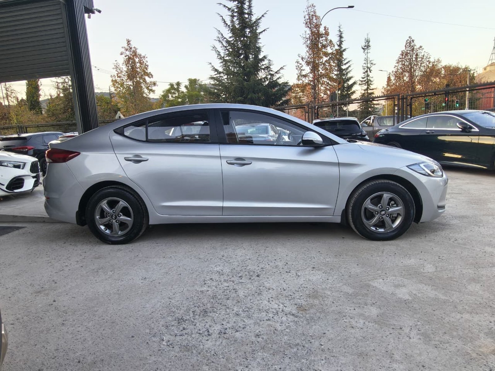 HYUNDAI Elantra 2018 - Imagen 4 de 20