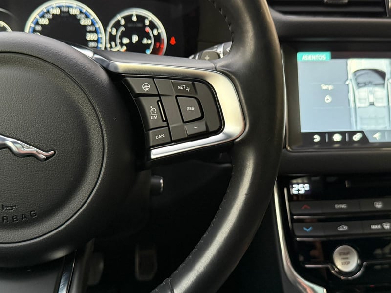 Jaguar XF 2017 - Imagen 15 de 20