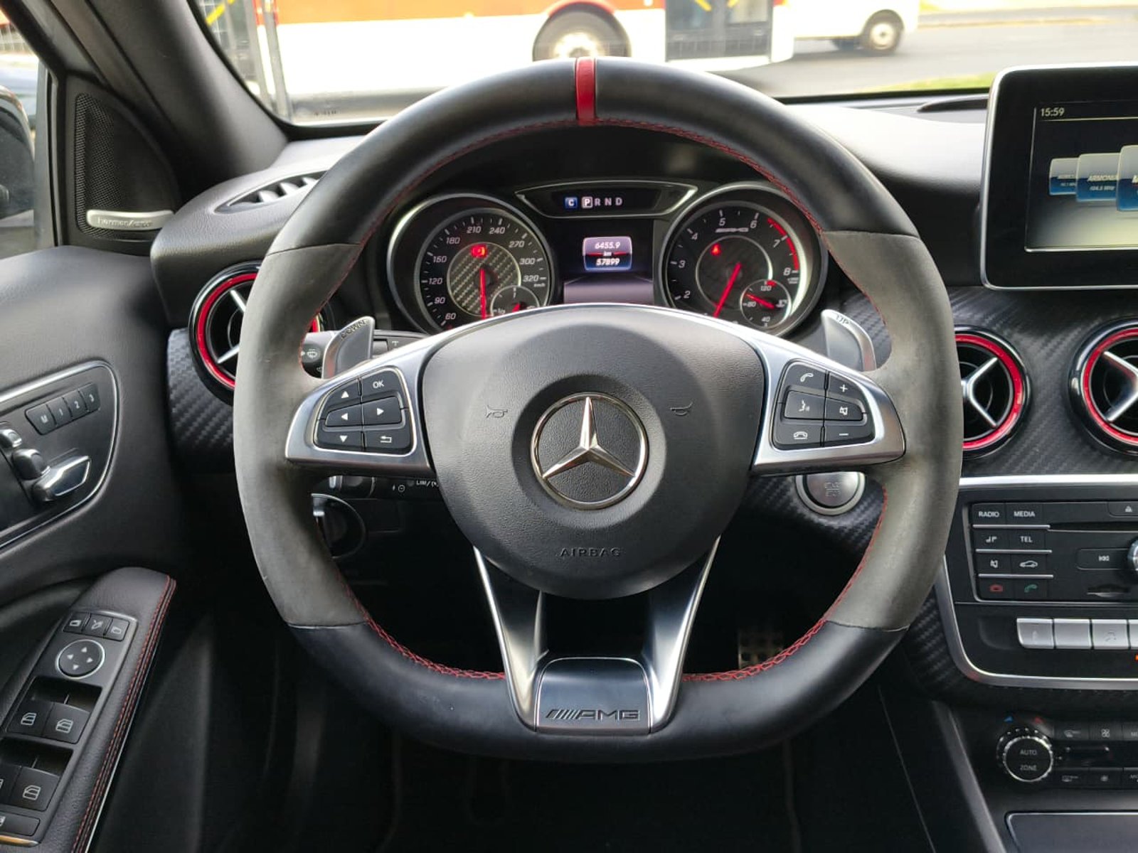 MERCEDES-BENZ A45 2018 - Imagen 12 de 20
