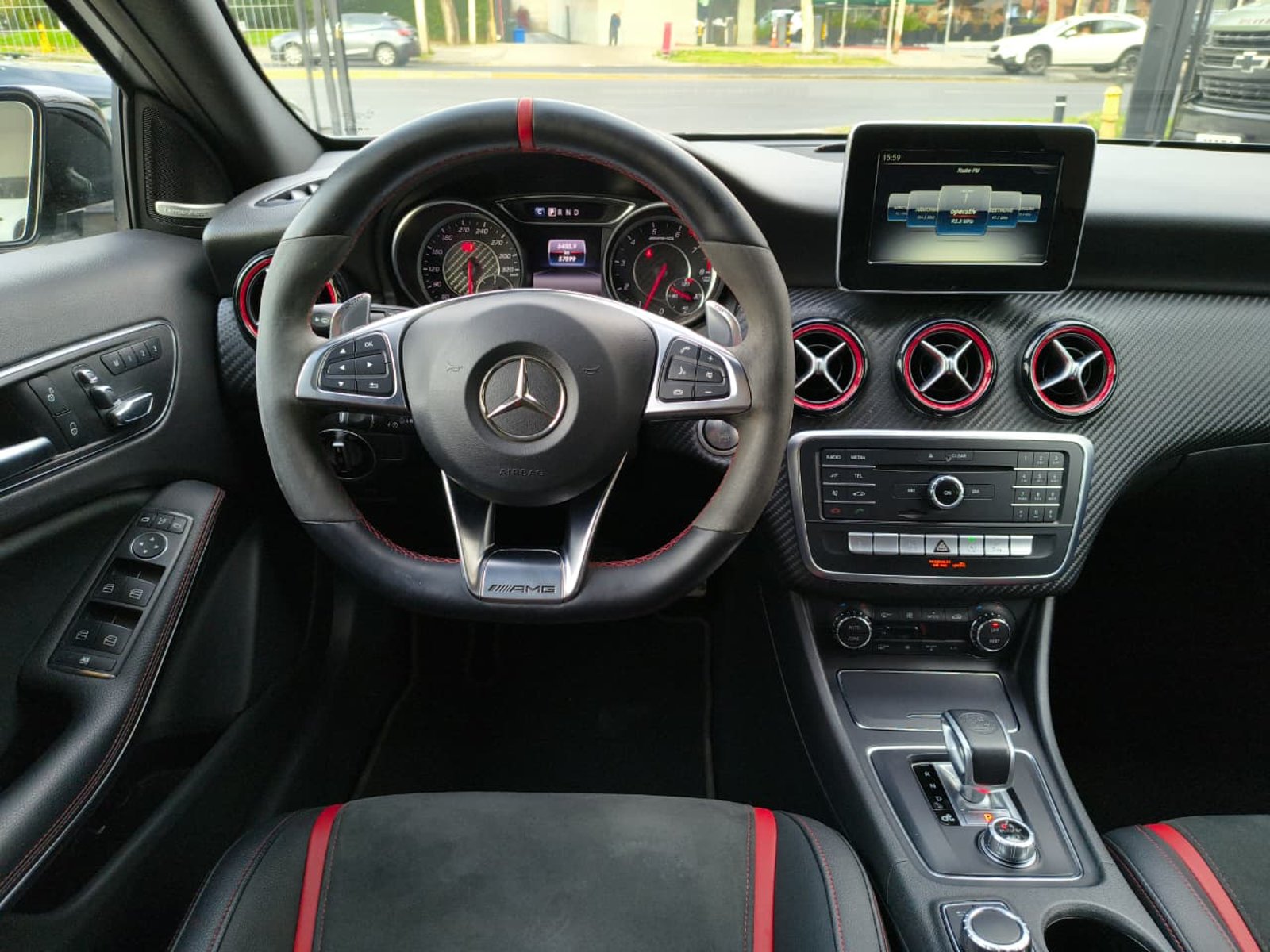 MERCEDES-BENZ A45 2018 - Imagen 13 de 20