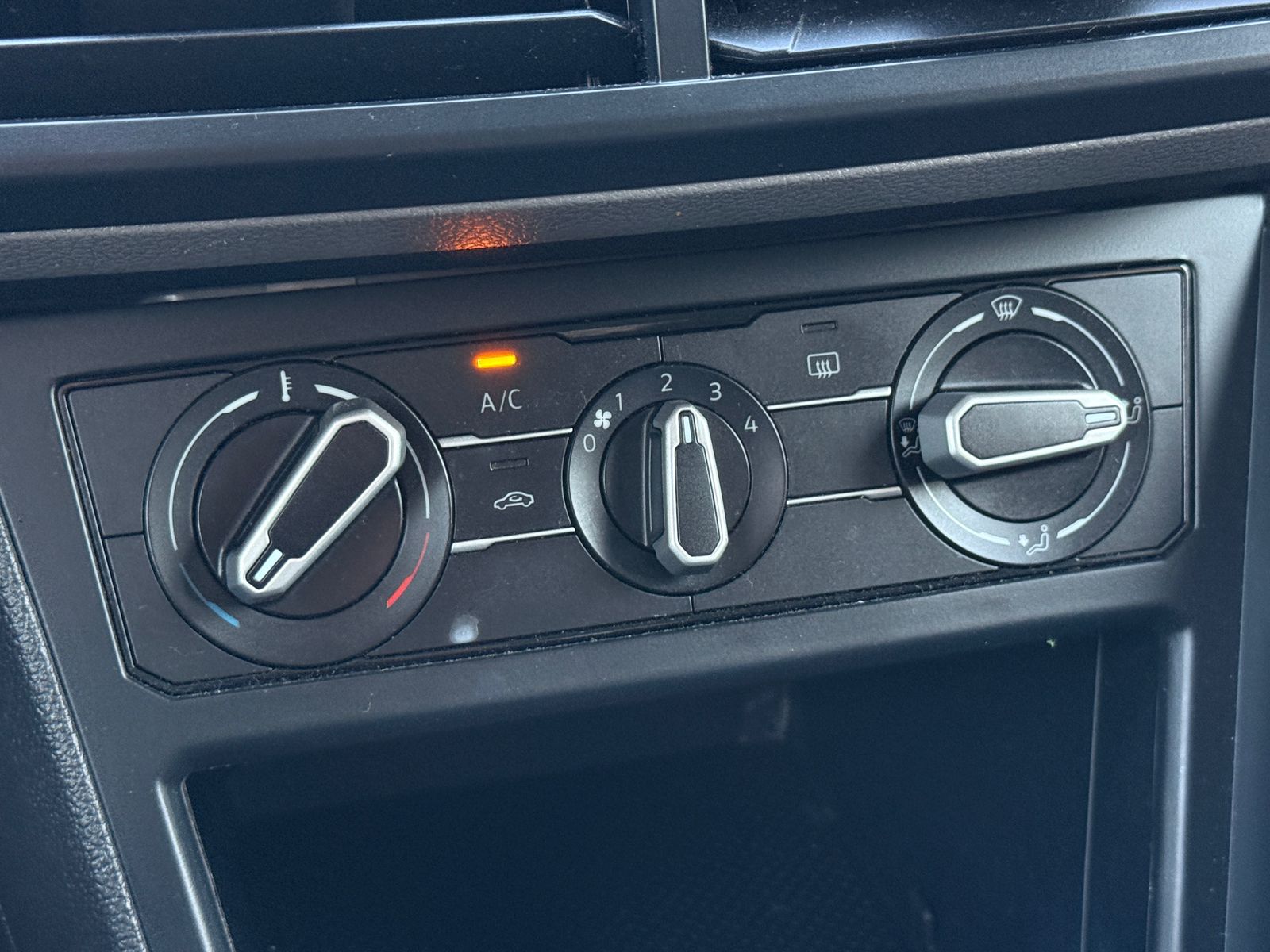 VOLKSWAGEN Polo 2020 - Imagen 18 de 20