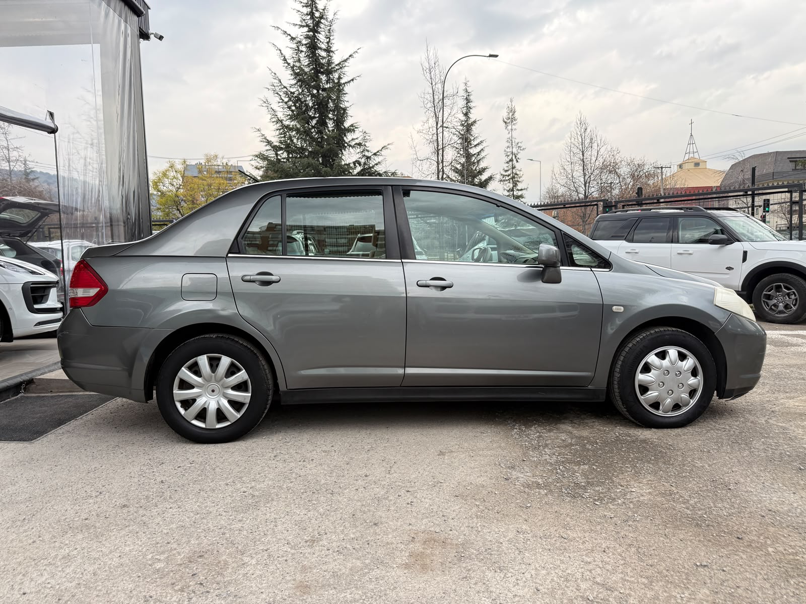 Nissan Tiida 2007 - Foto 4 de 20