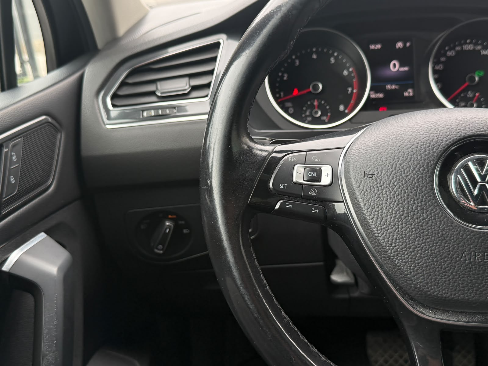 Volkswagen Tiguan 2018 - Imagen 15 de 20