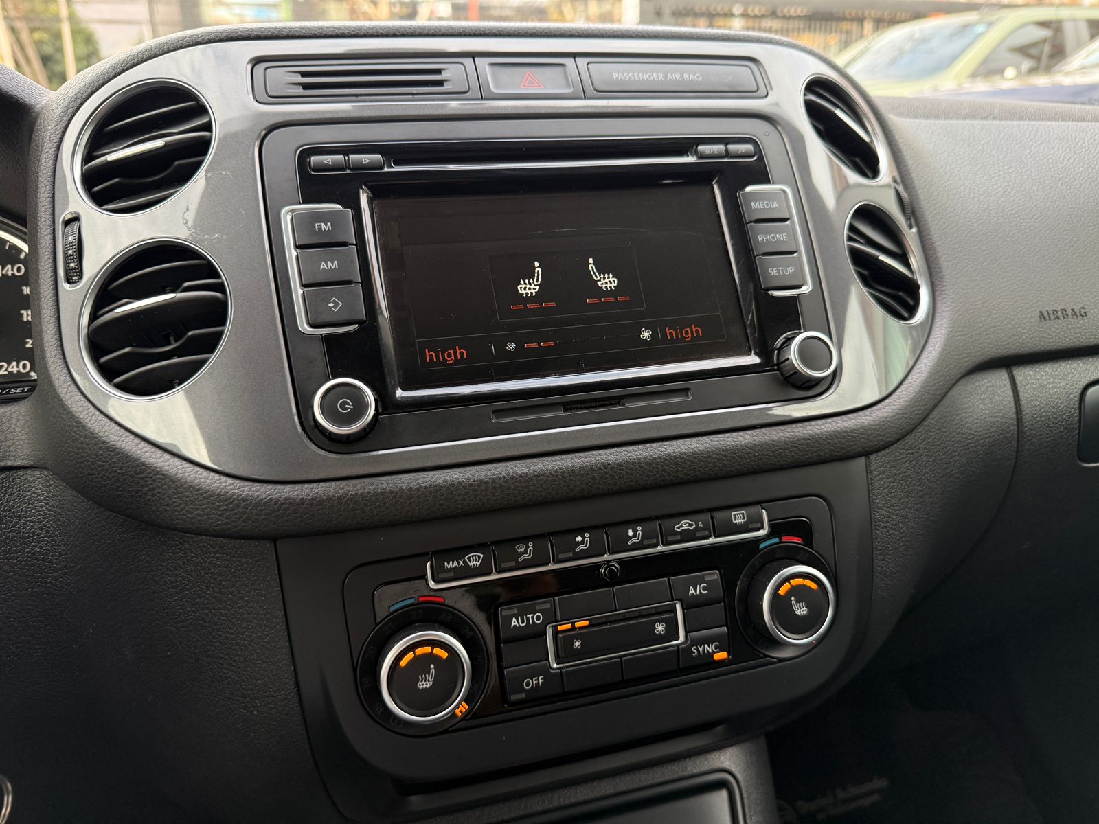 VOLKSWAGEN Tiguan 2014 - Imagen 17 de 20