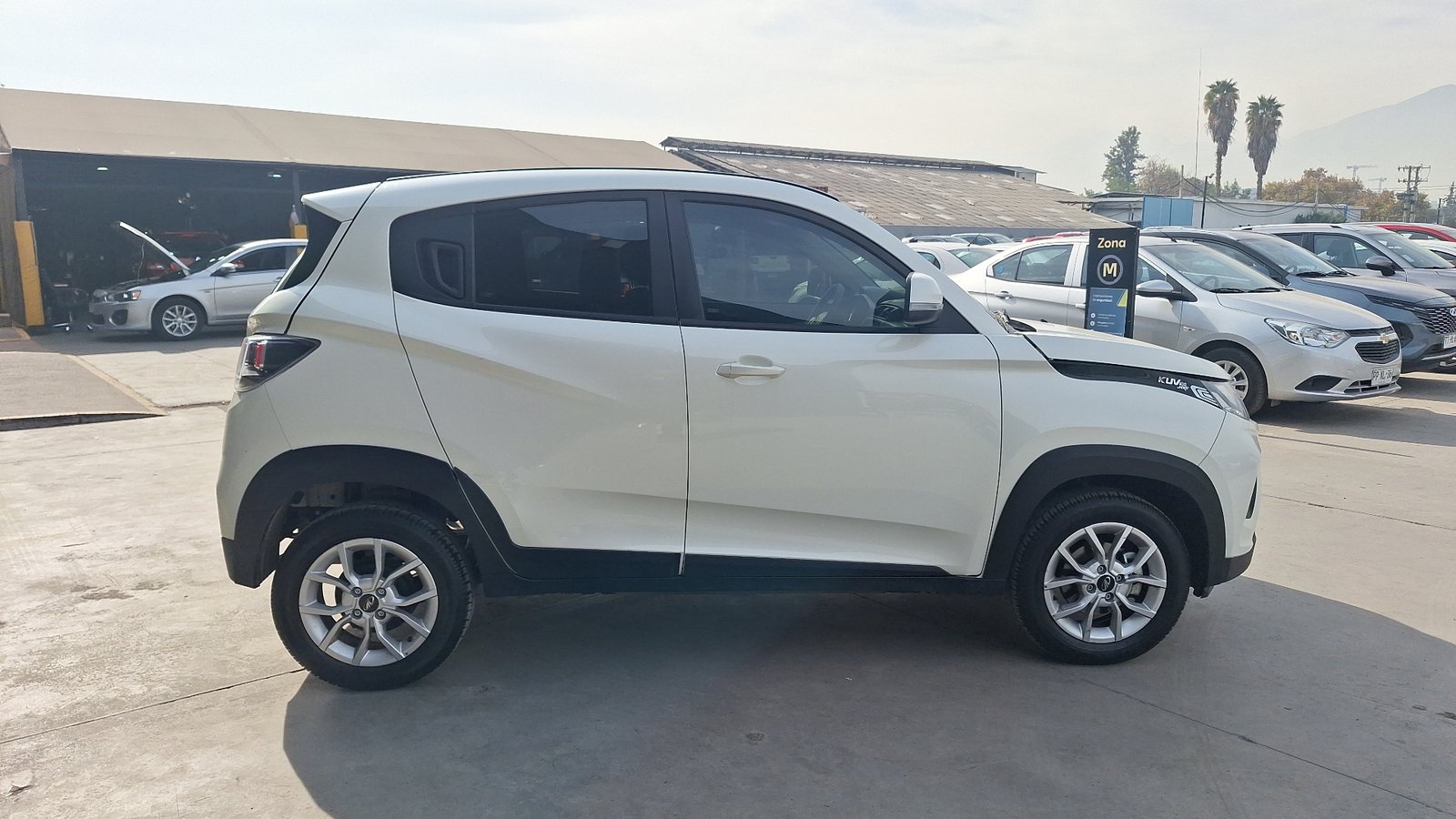 Mahindra Kuv 100 2022 - Imagen 5 de 14