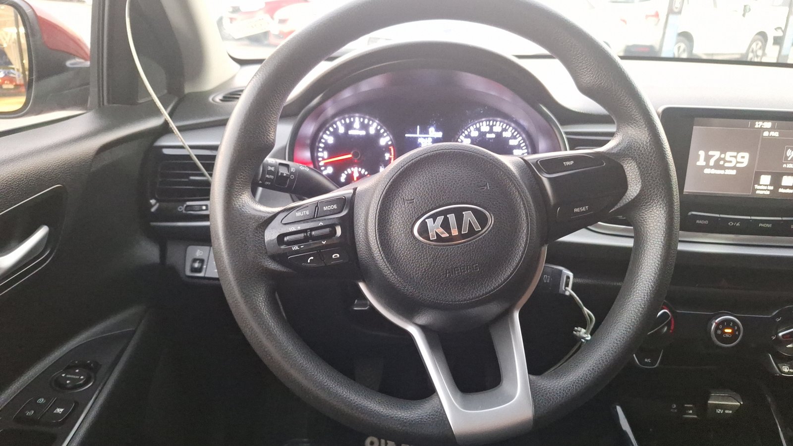 Kia RIO 5 2019 - Imagen 8 de 15