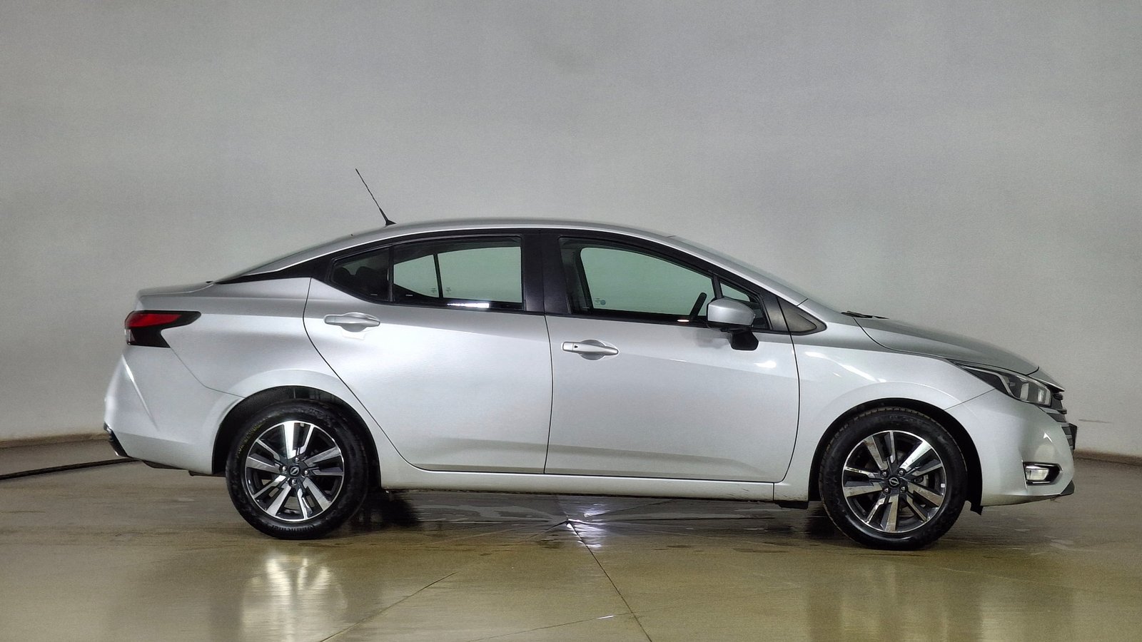 Nissan Versa 2023 - Foto 4 de 16