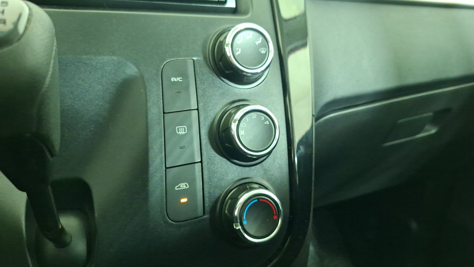 Mahindra Kuv 100 2022 - Imagen 15 de 16