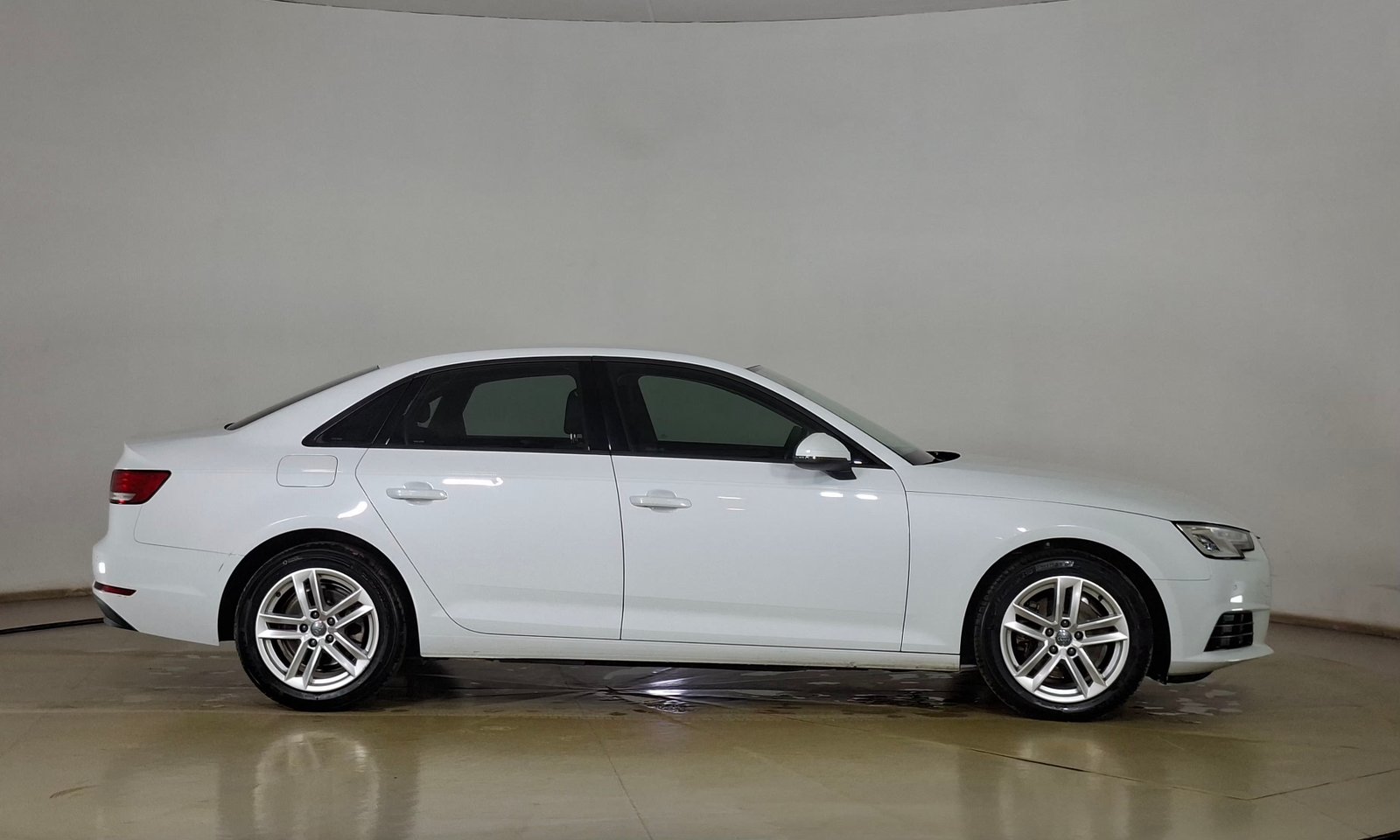Audi A4 2018 - Foto 4 de 17