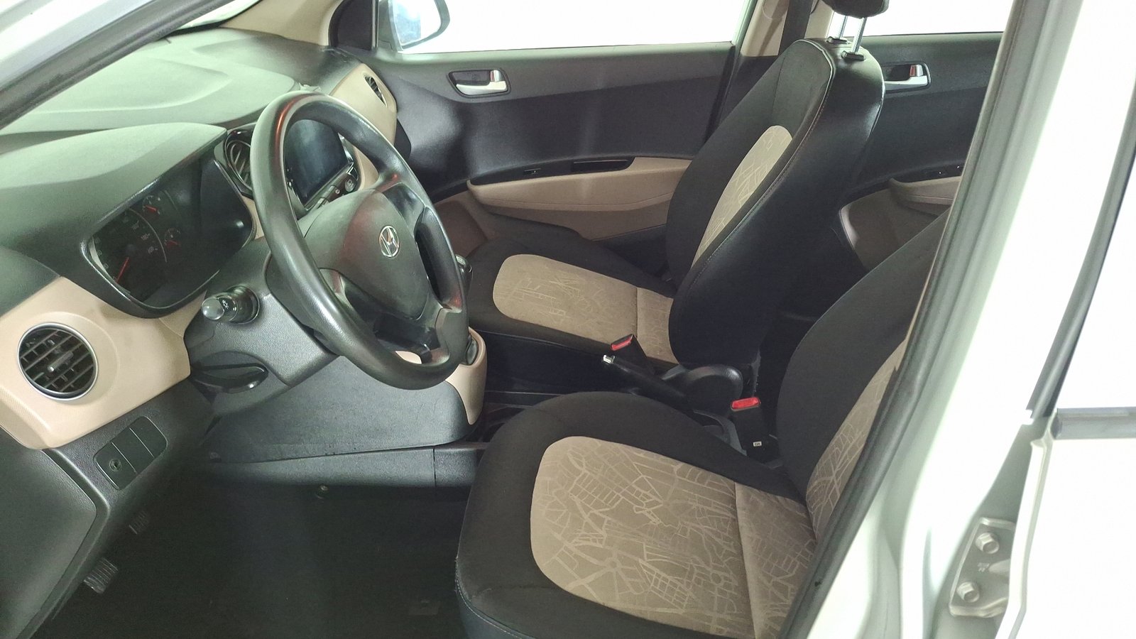 Hyundai Grand I10 2017 - Imagen 13 de 16