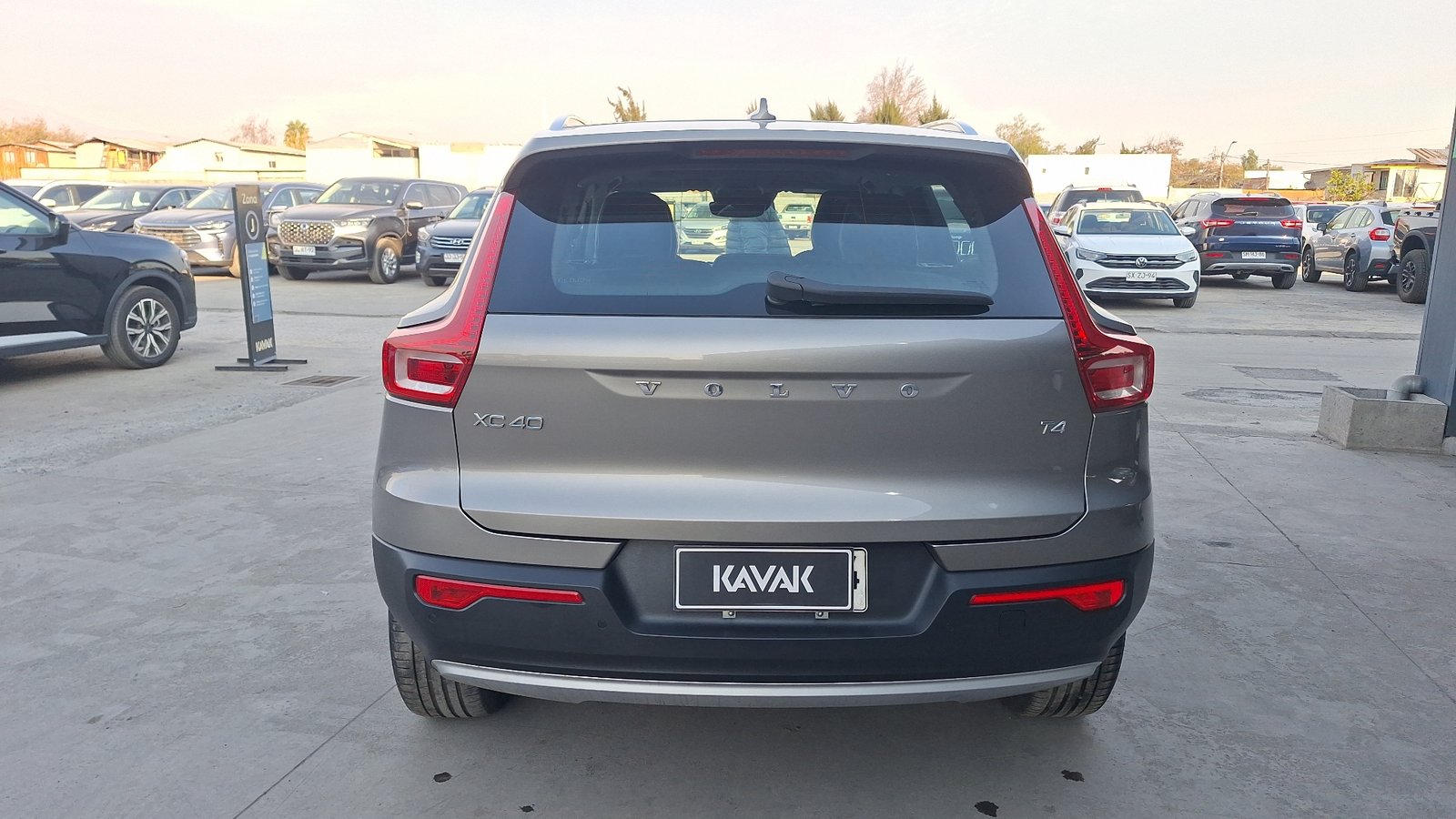 Volvo XC40 2022 - Foto 3 de 16