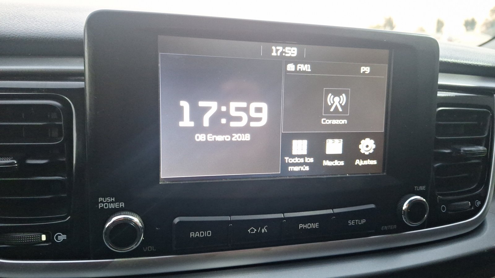 Kia RIO 5 2019 - Imagen 10 de 15