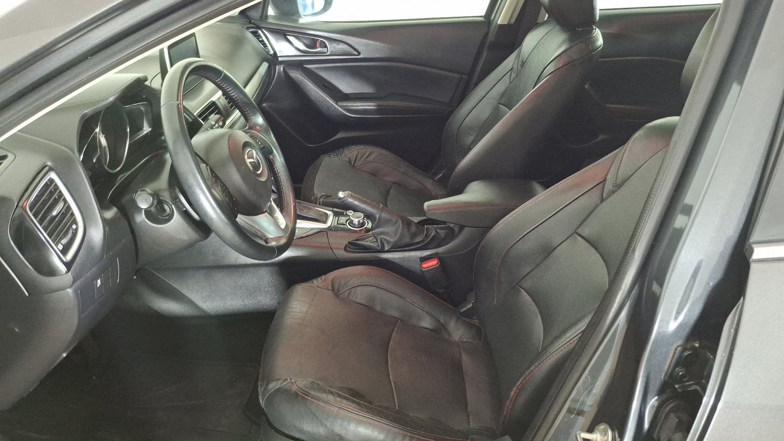Mazda Mazda 3 2015 - Imagen 14 de 17