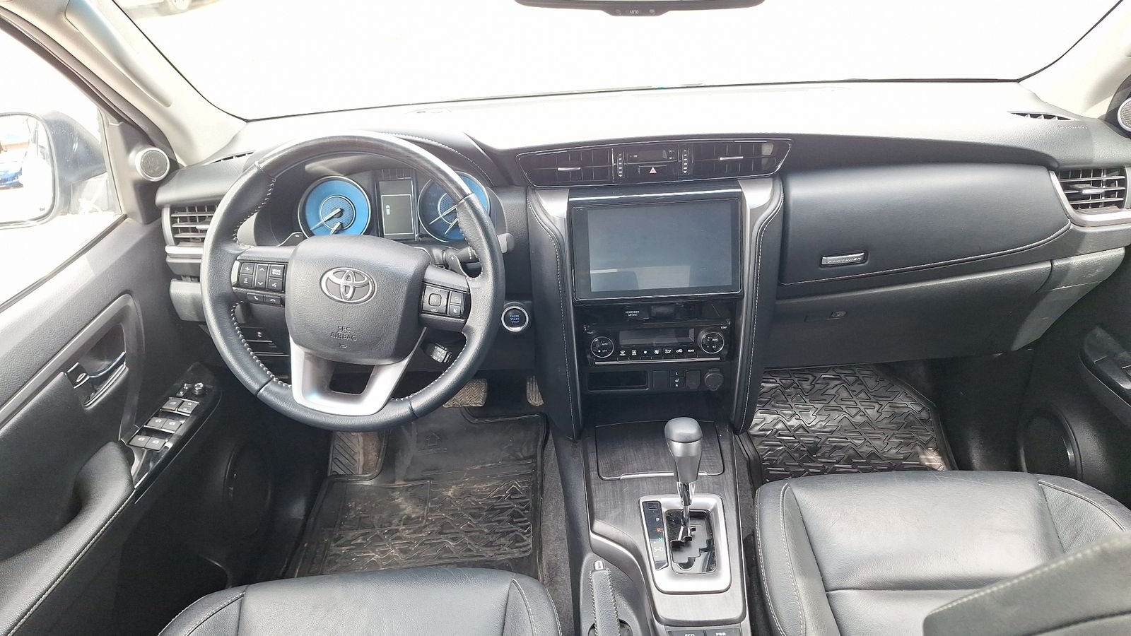 Toyota Fortuner 2023 - Imagen 6 de 16