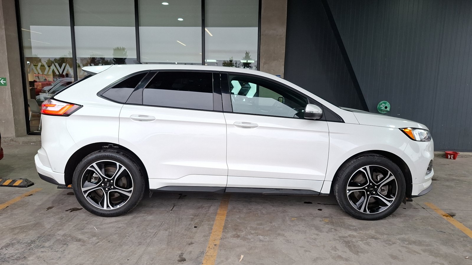 Ford Edge 2023 - Imagen 5 de 16