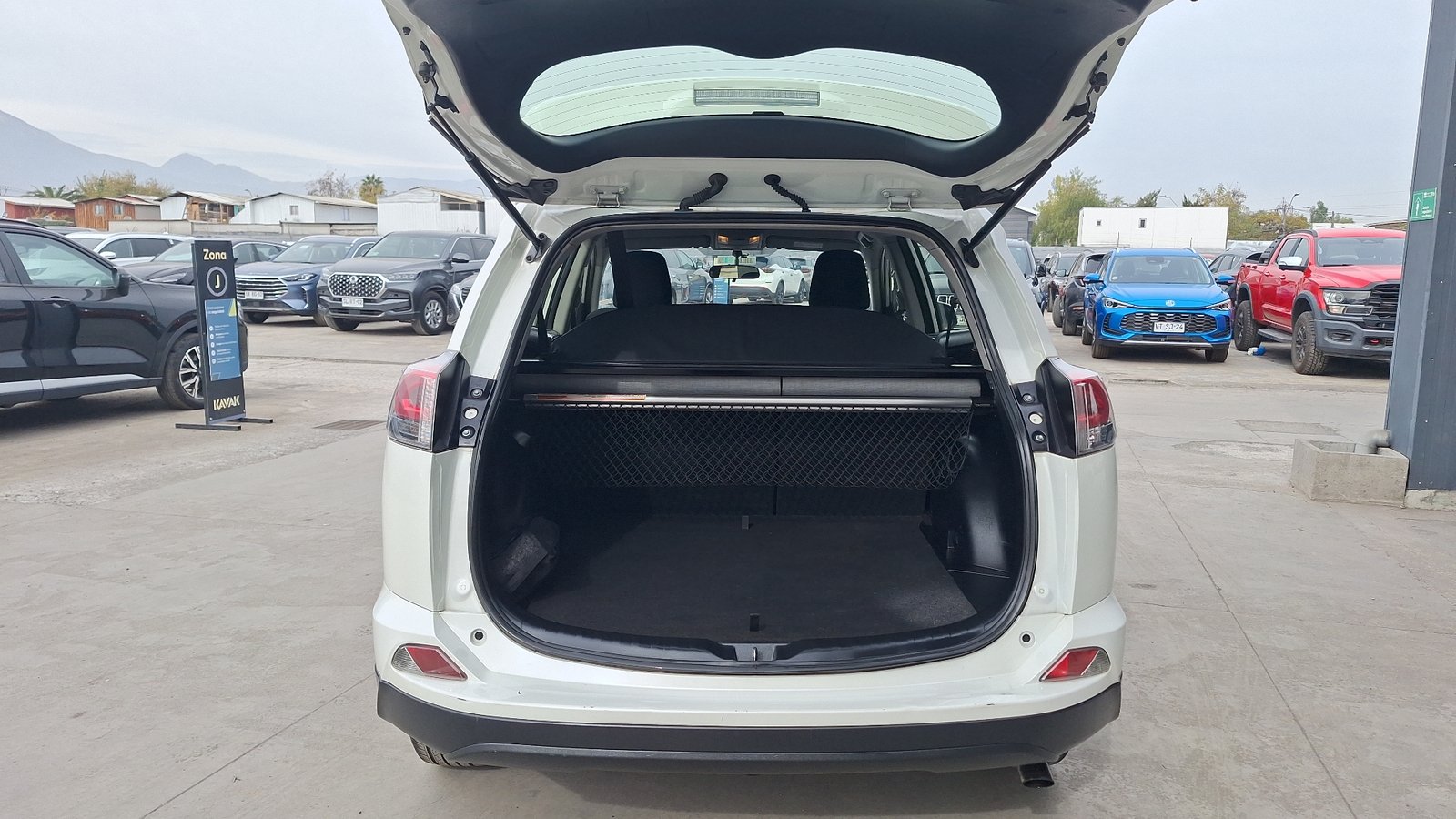 Toyota RAV4 2018 - Imagen 4 de 15