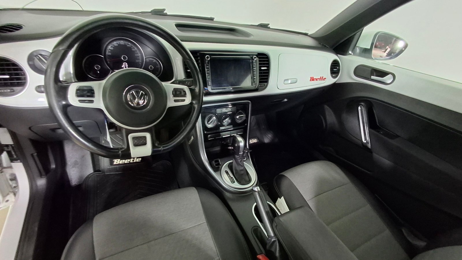 Volkswagen Beetle 2017 - Imagen 8 de 17