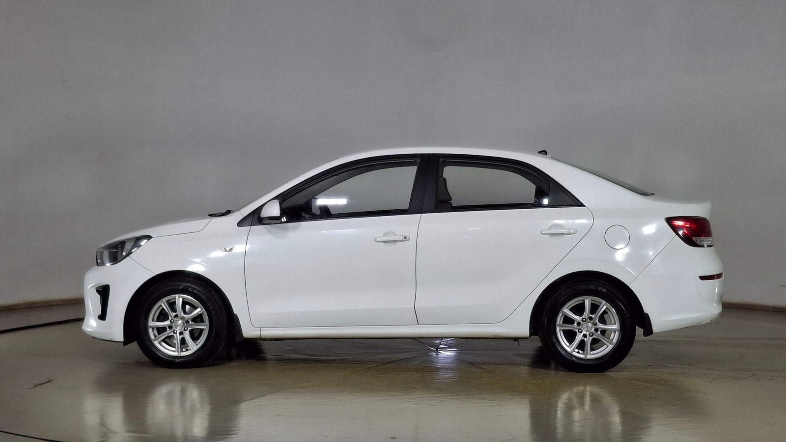 Kia Soluto 2021 - Imagen 7 de 16