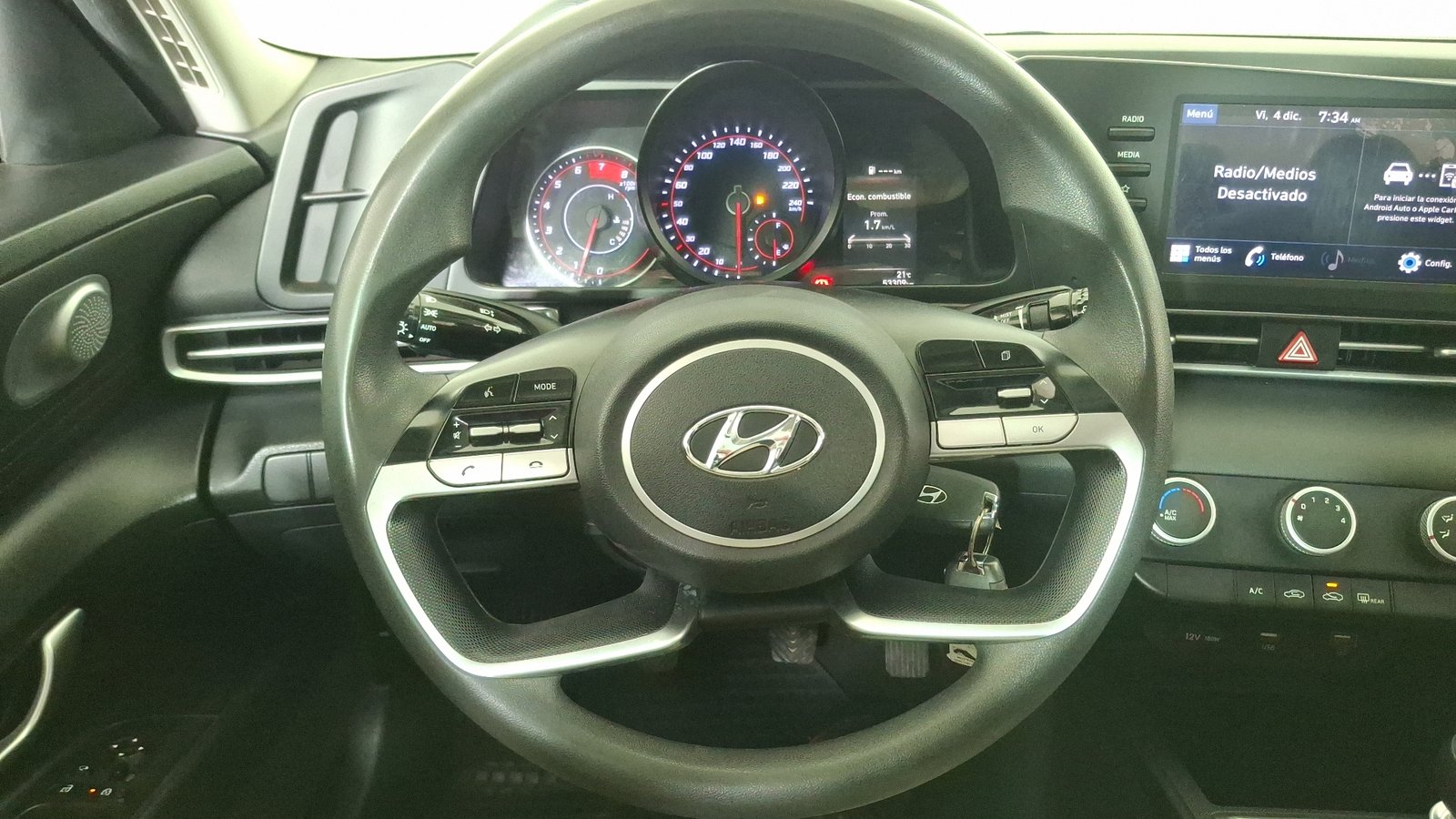 Hyundai Elantra 2022 - Imagen 8 de 16