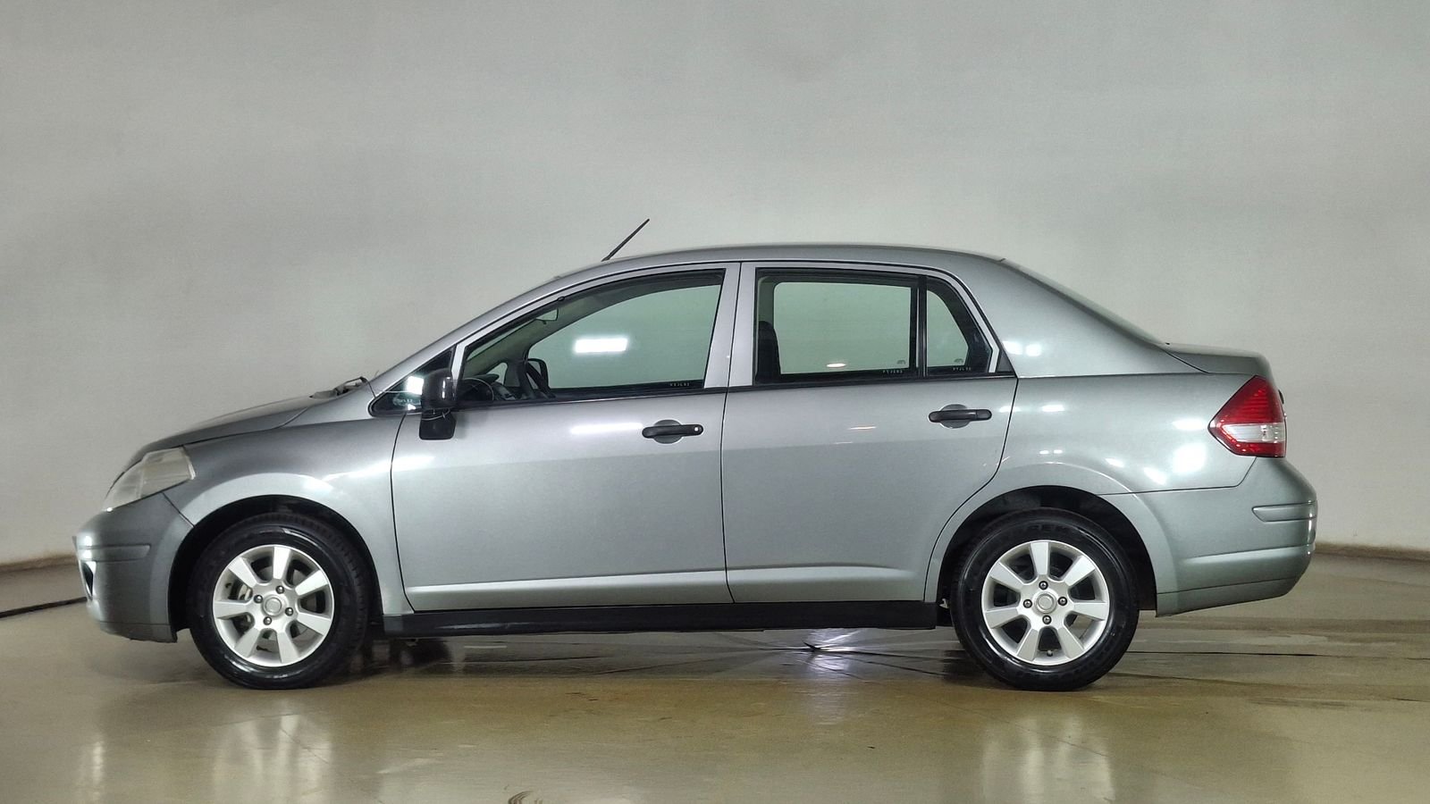 Nissan Tiida 2013 - Imagen 7 de 16
