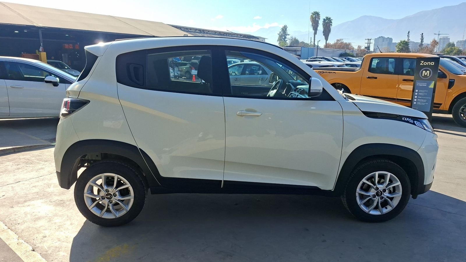 Mahindra Kuv 100 2022 - Imagen 5 de 14