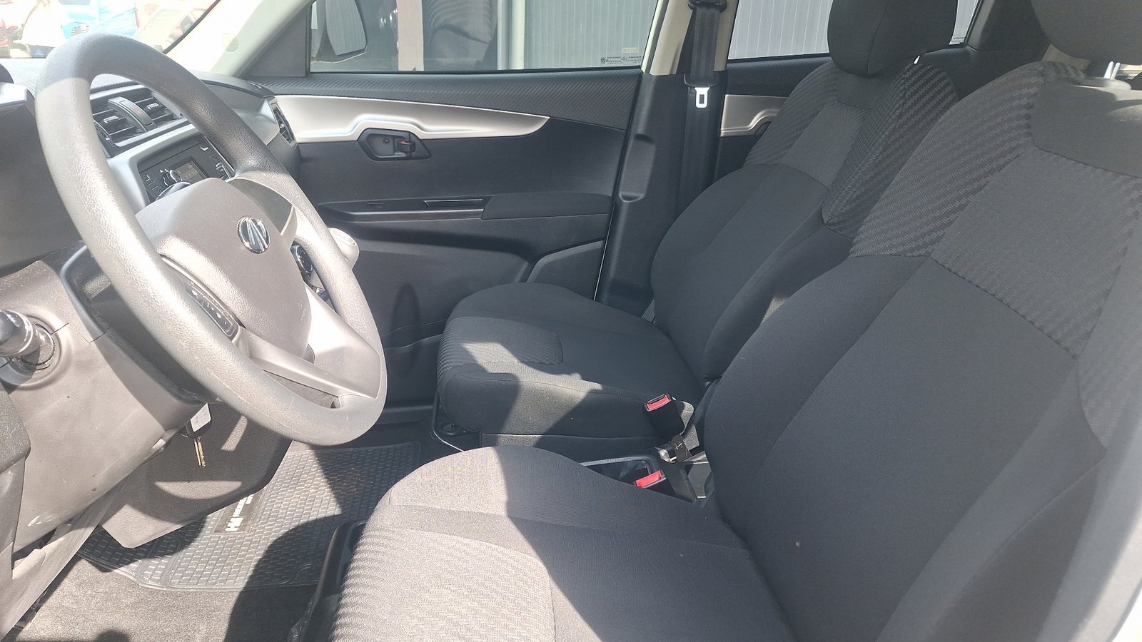 Mahindra Kuv 100 2022 - Imagen 13 de 14