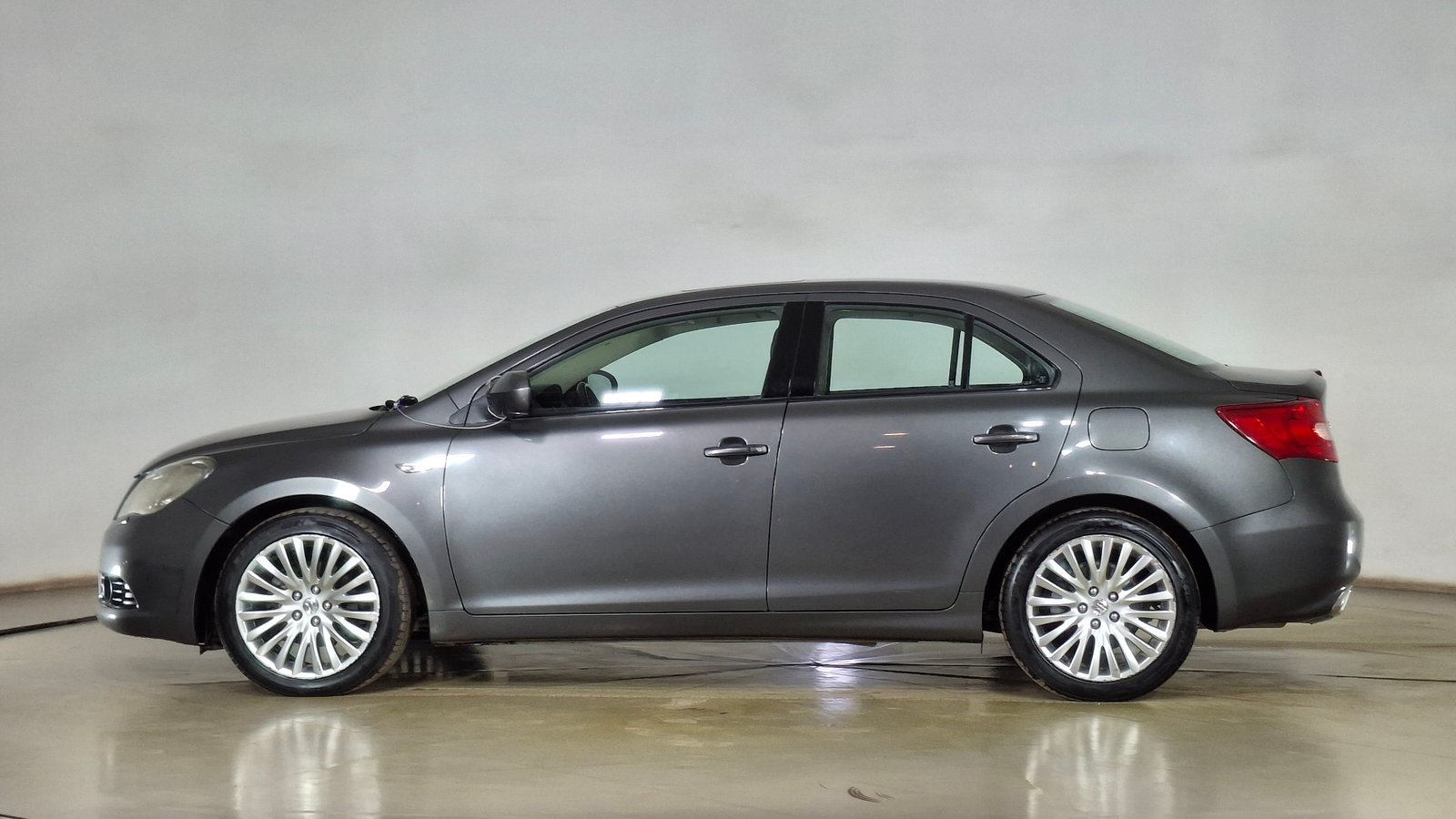 Suzuki Kizashi 2014 - Imagen 7 de 15