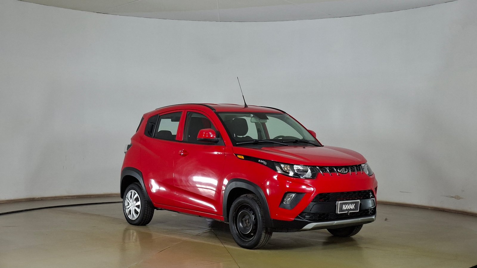 Mahindra Kuv 100 2022 - Foto 3 de 16
