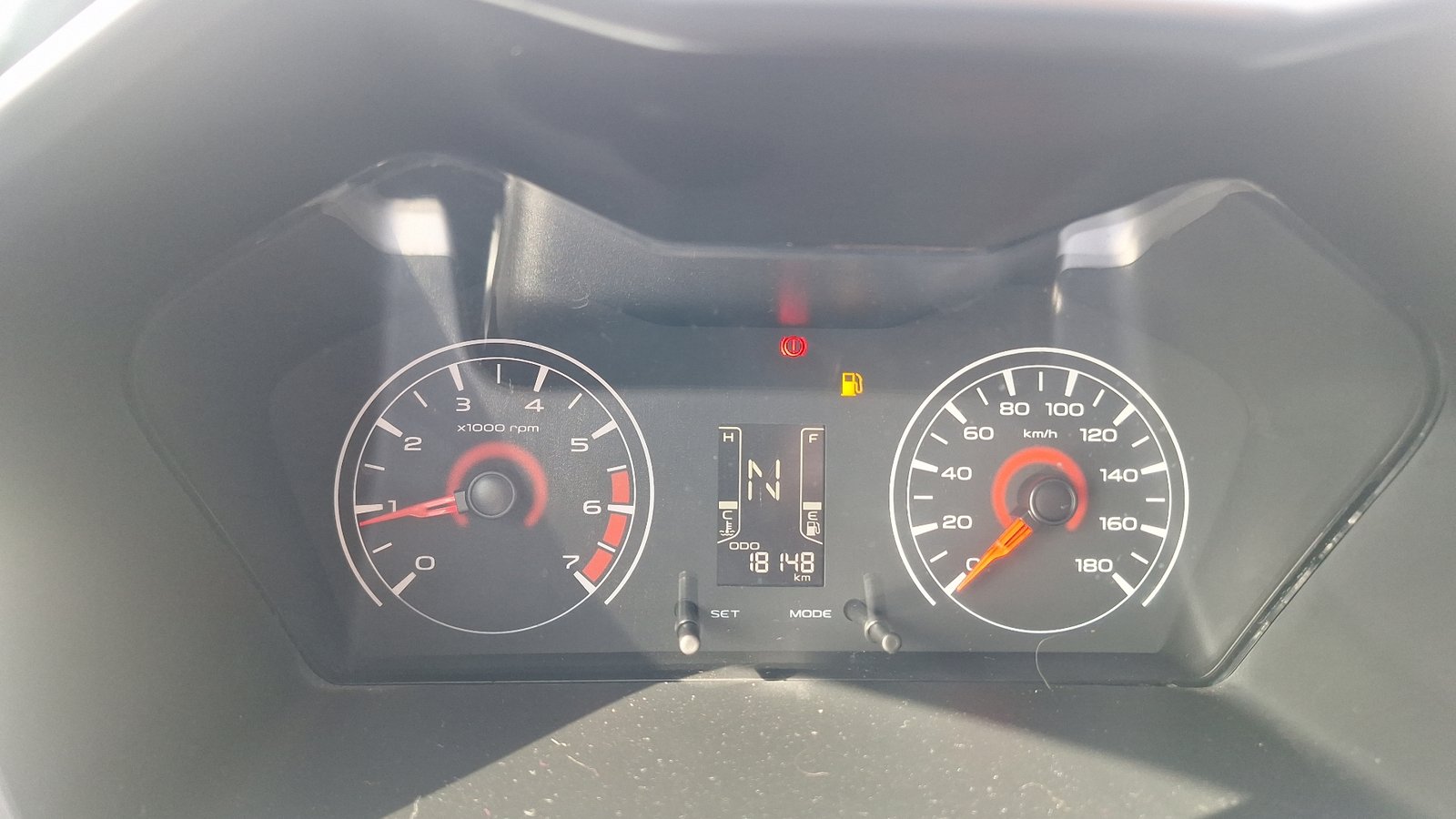 Mahindra Kuv 100 2022 - Imagen 9 de 14
