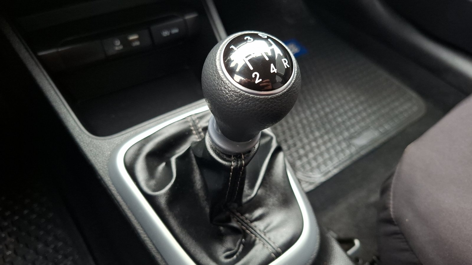 Kia Soluto 2025 - Imagen 11 de 16
