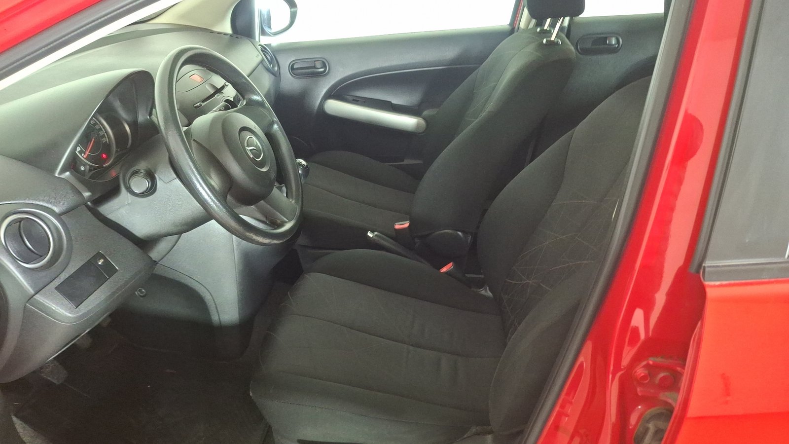 Mazda Mazda 2 2015 - Imagen 12 de 15