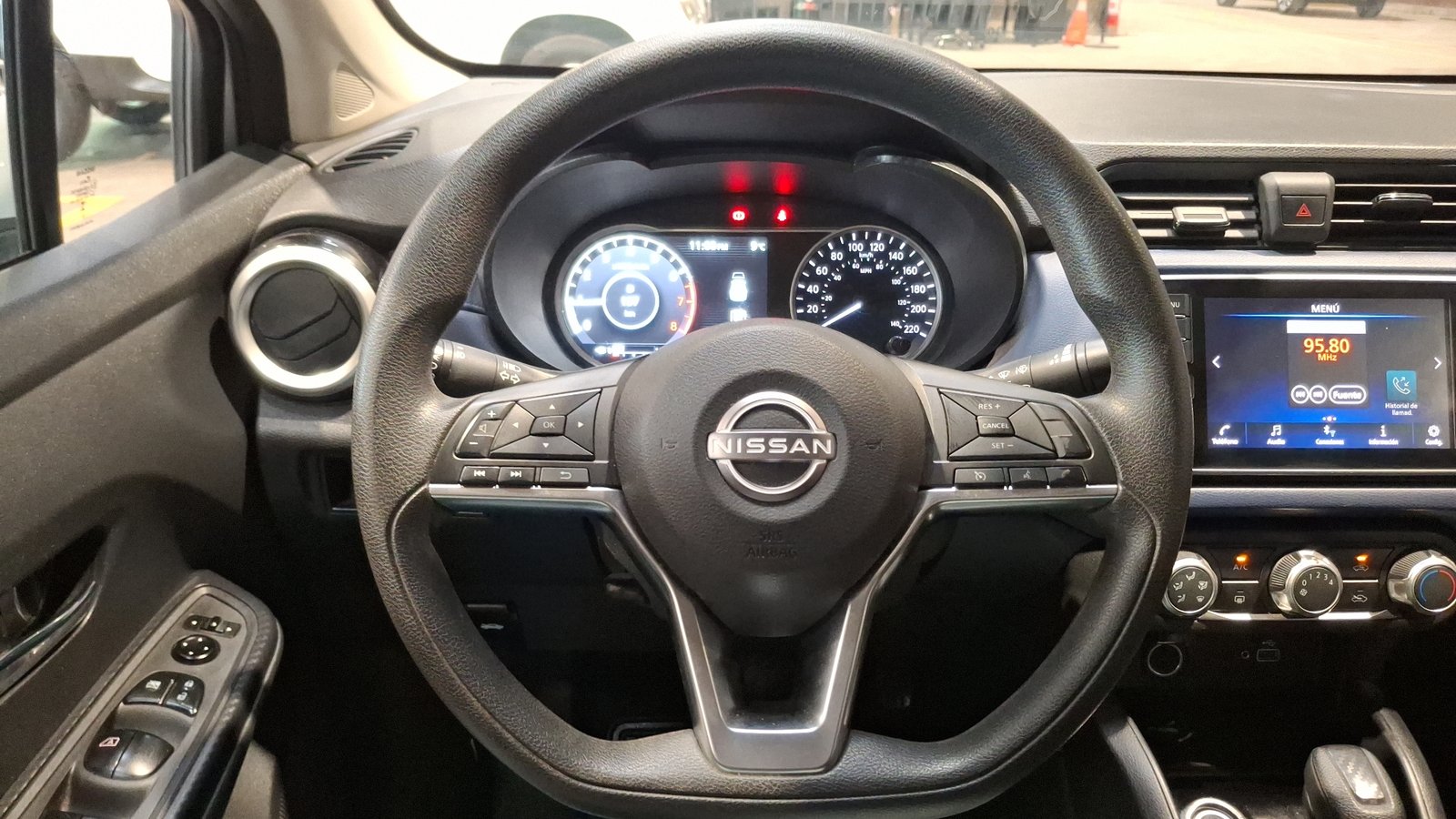 Nissan Versa 2023 - Imagen 8 de 16