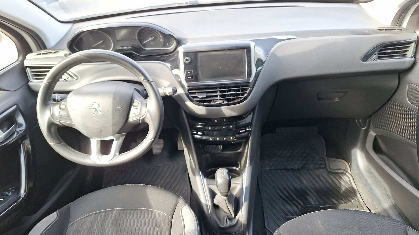 Peugeot 208 2017 - Imagen 6 de 14