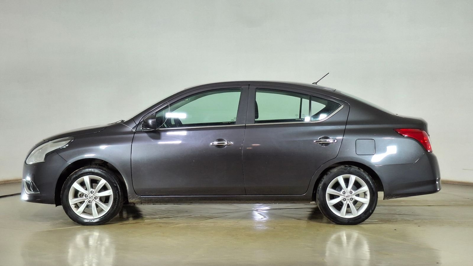 Nissan Versa 2018 - Imagen 7 de 16