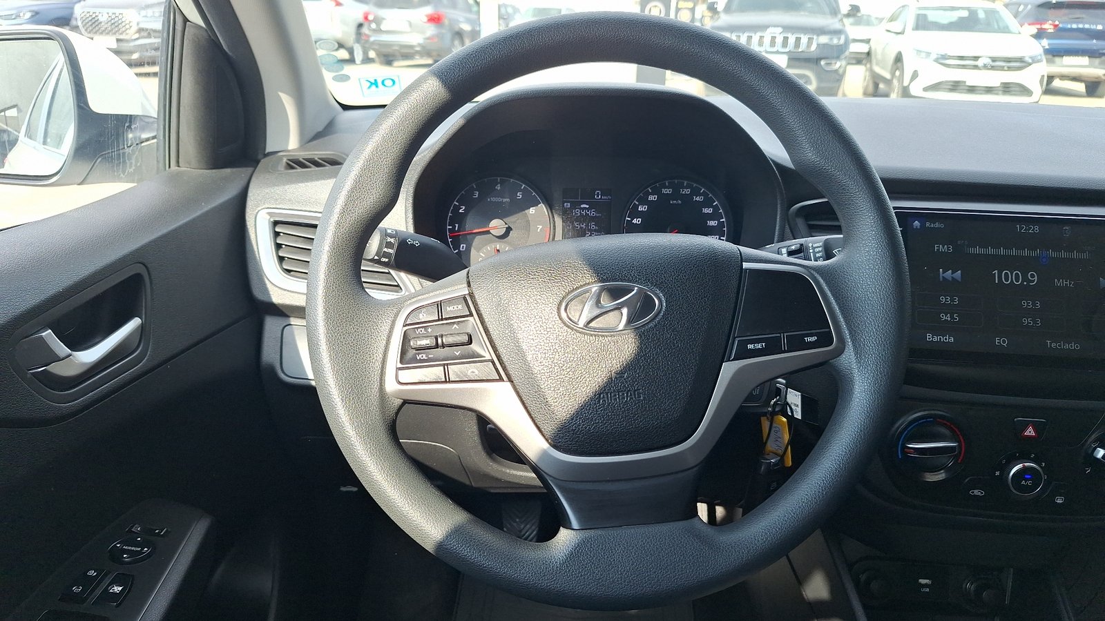 Hyundai Accent 2023 - Imagen 8 de 15