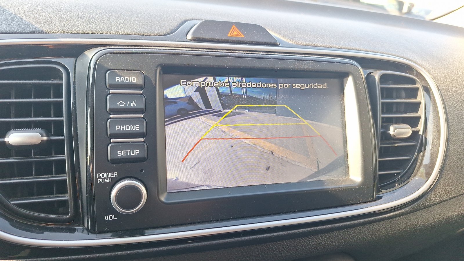 Kia Soluto 2024 - Imagen 12 de 16