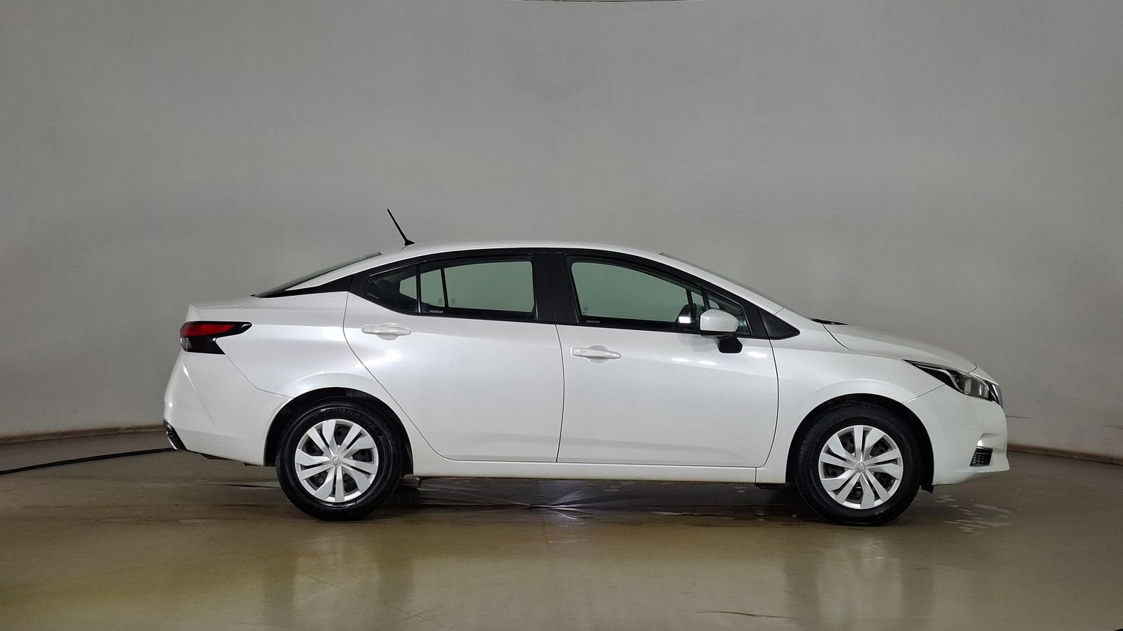 Nissan Versa 2022 - Imagen 4 de 16
