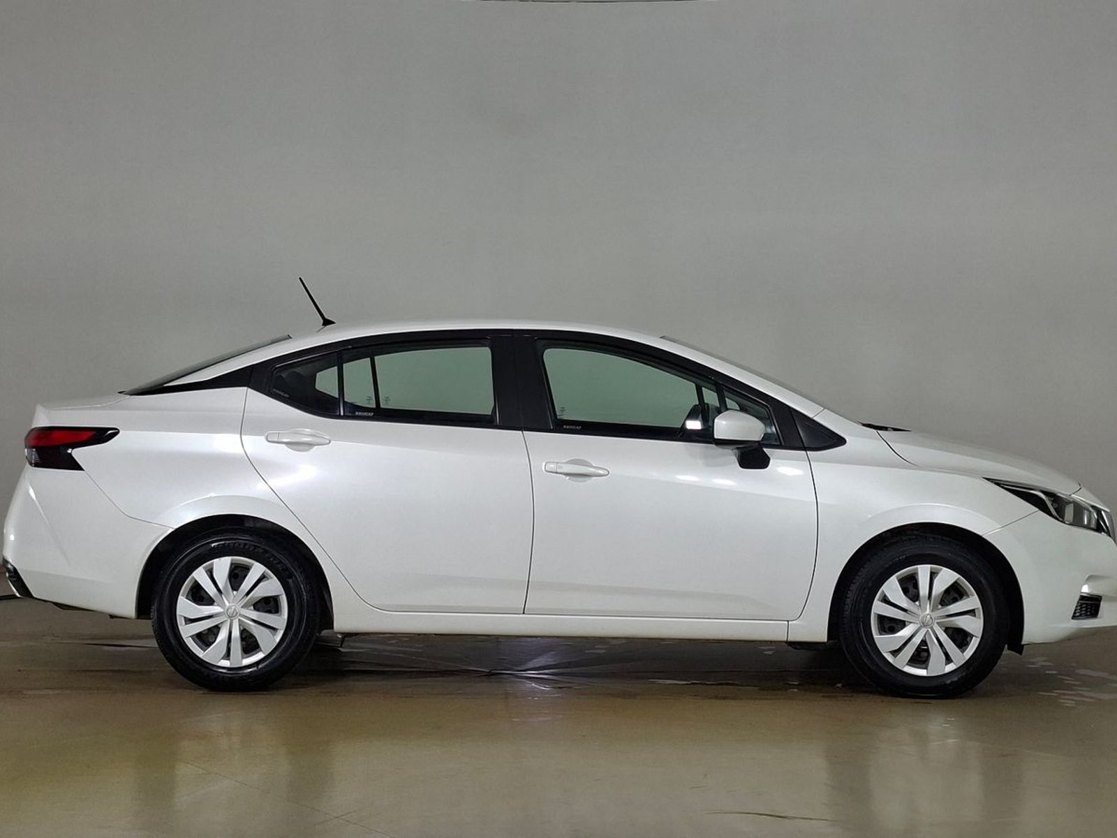 Nissan Versa 2022 - Foto 4 de 16