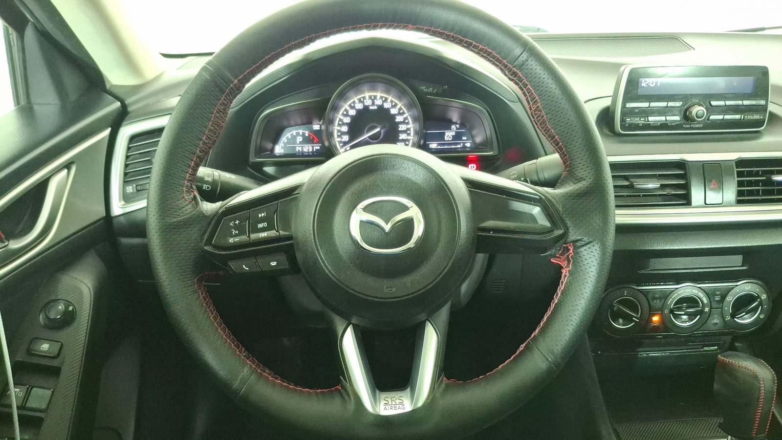 Mazda Mazda 3 2019 - Imagen 8 de 15