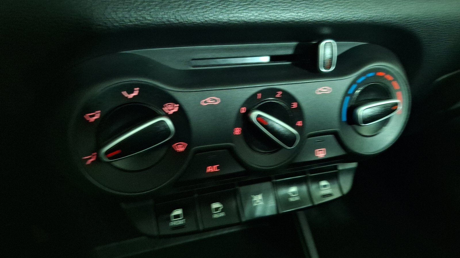 Kia Soluto 2023 - Imagen 15 de 16