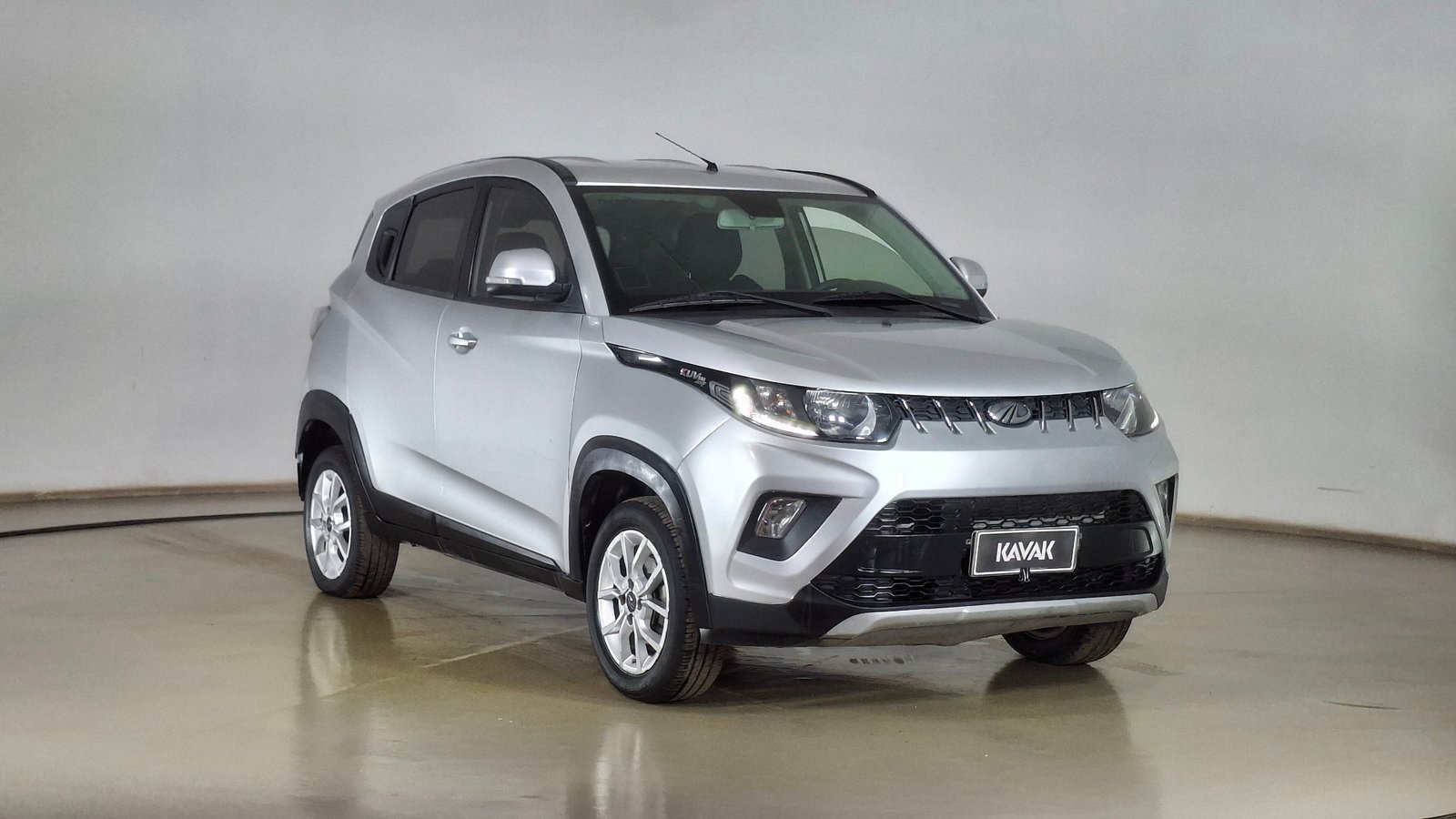 Mahindra Kuv 100 2020 - Imagen 3 de 14