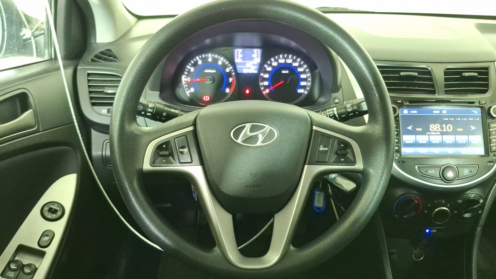 Hyundai Accent 2017 - Imagen 8 de 16