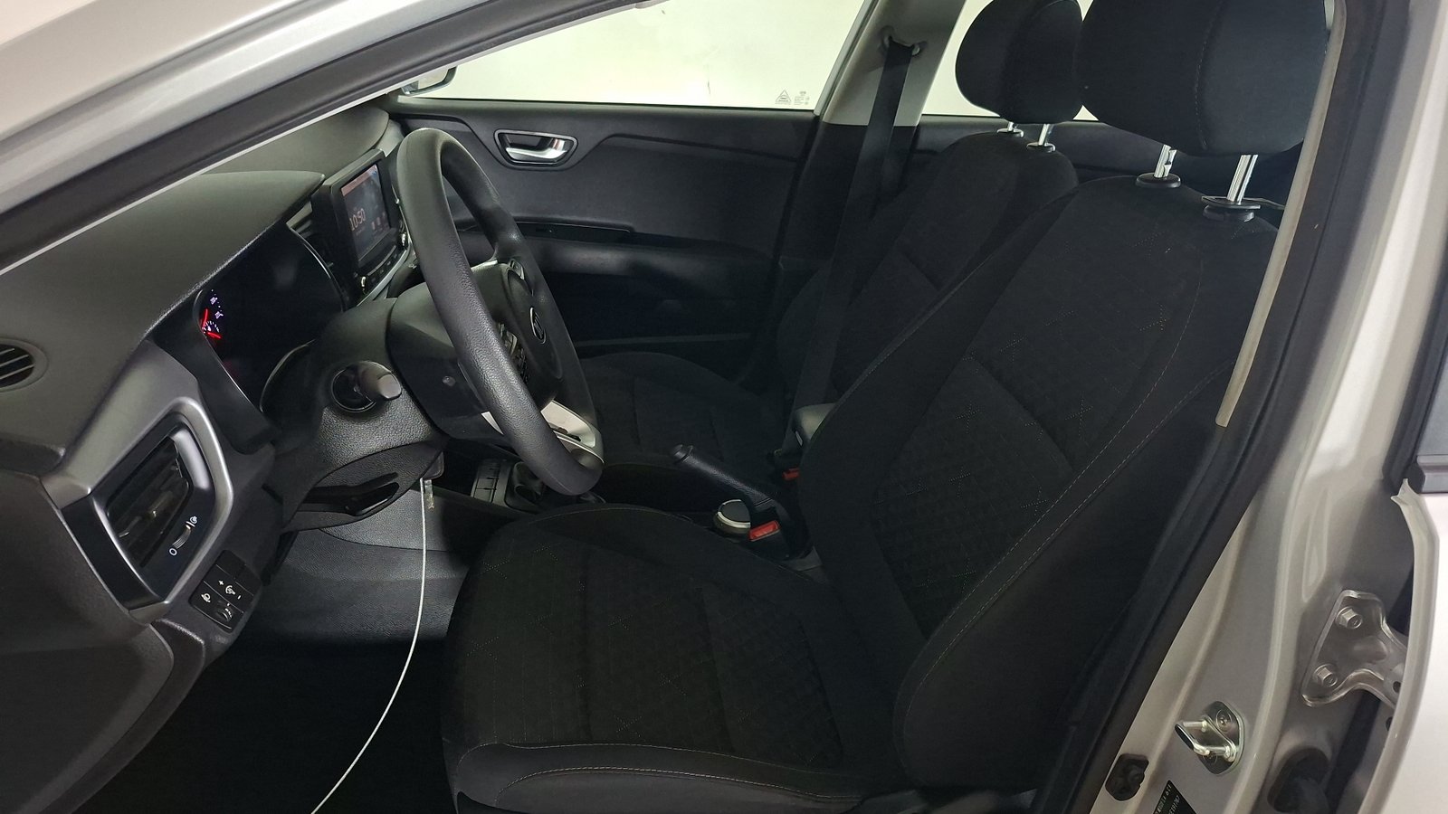 Kia RIO 4 2019 - Imagen 14 de 17